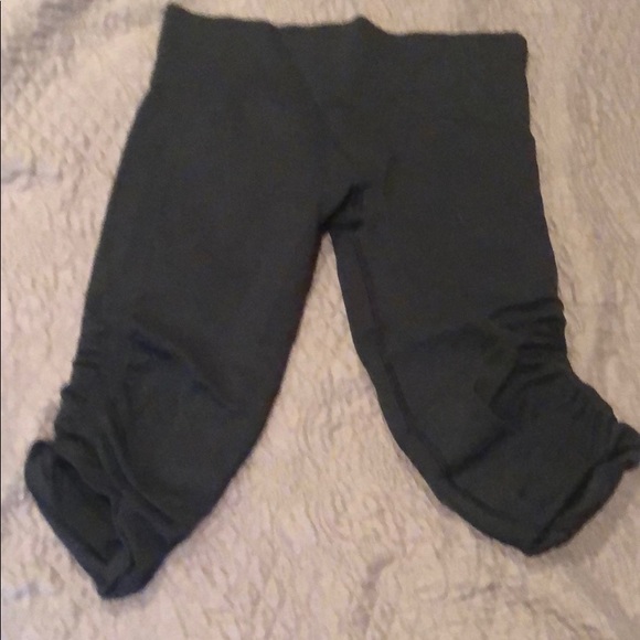 lululemon athletica Pants - Lululemon Cropped Leggings